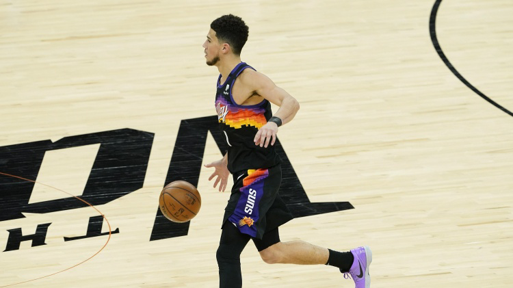 深圳队横扫福建队，布克惊艳四座