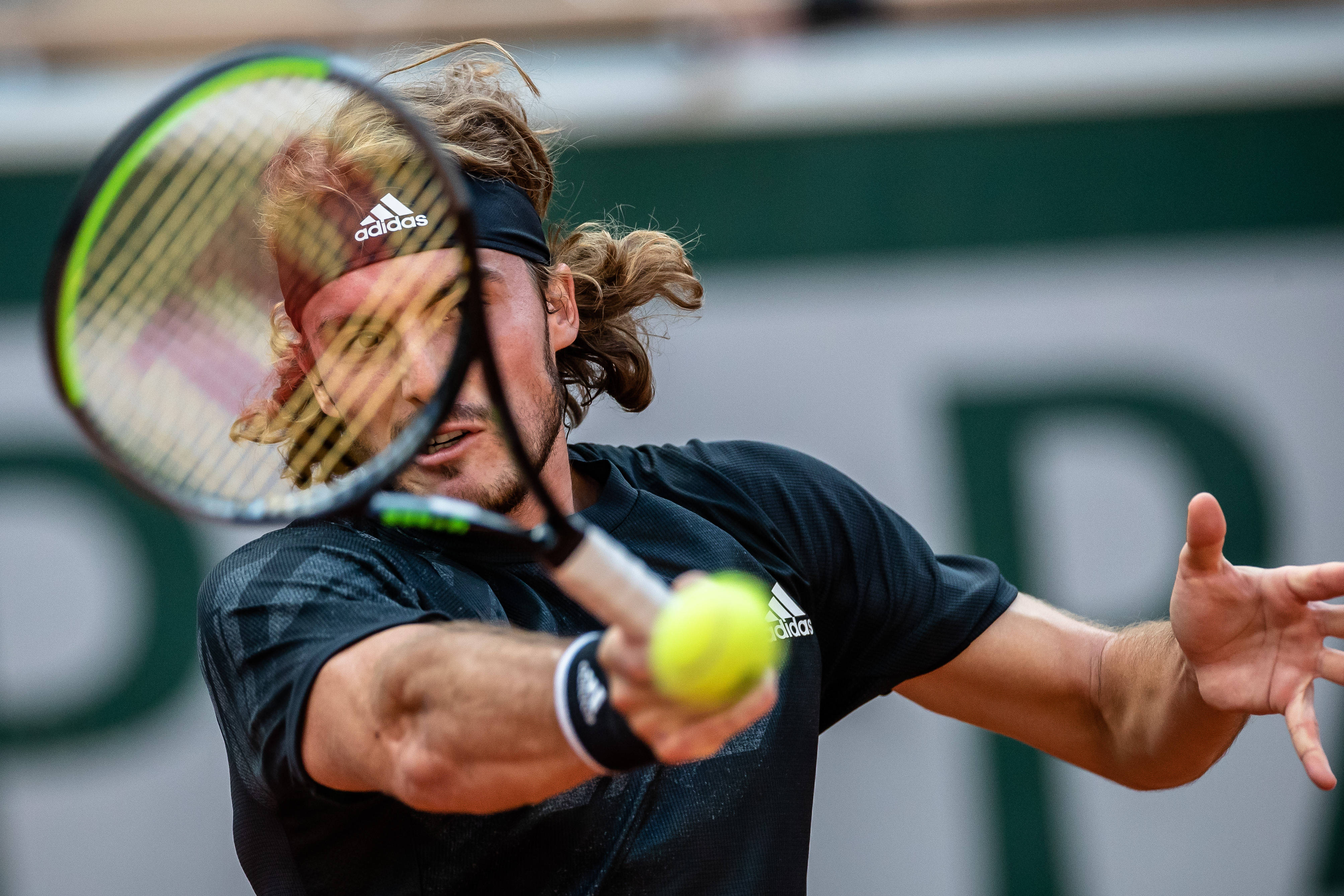 法网力克温网，西西帕斯点燃赛场