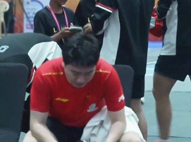 爱游戏官方入口-印度队翻盘日本队，黄鸭组合点燃赛场