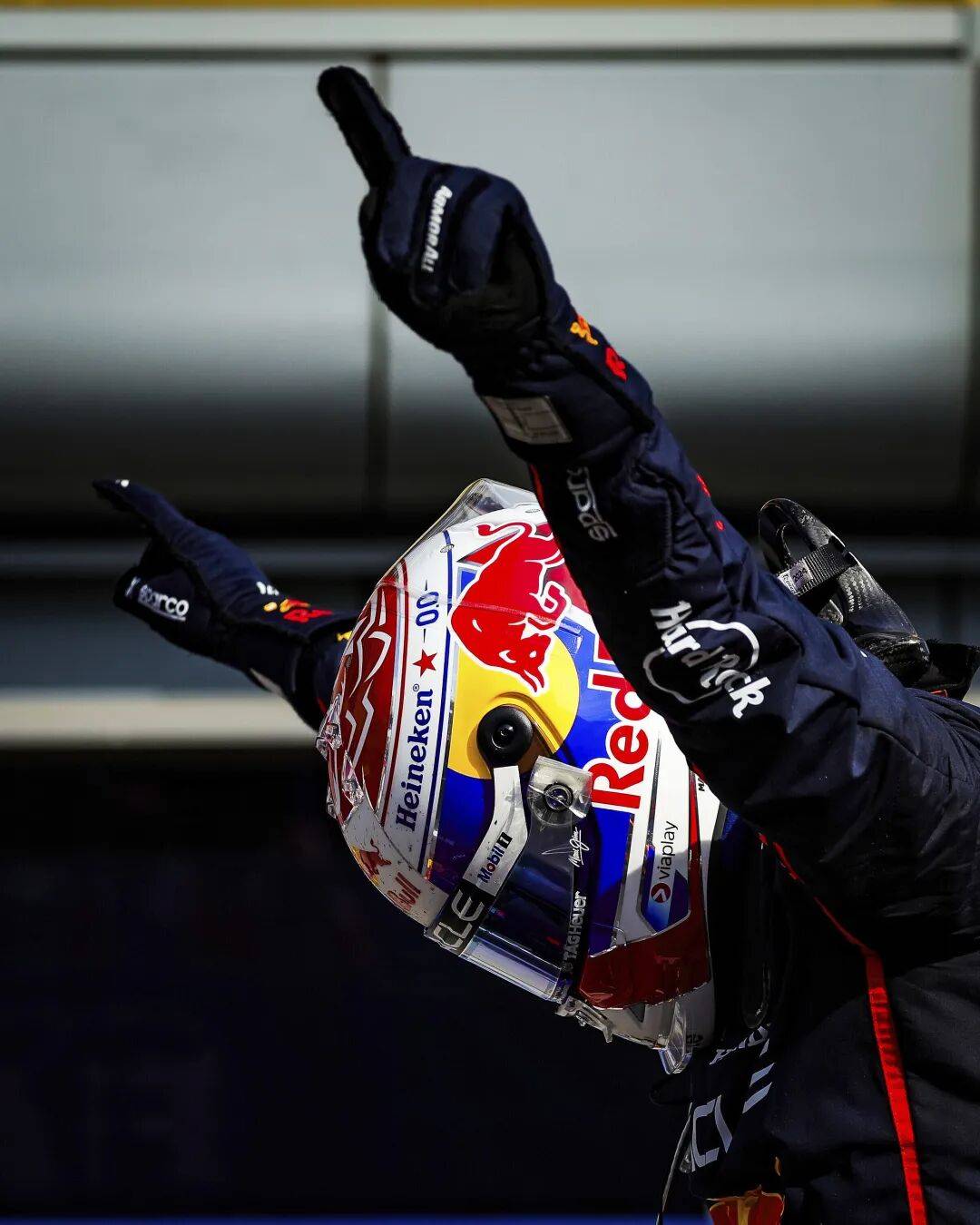 爱游戏官方-红牛车队险胜红牛二队，诺里斯状态火热