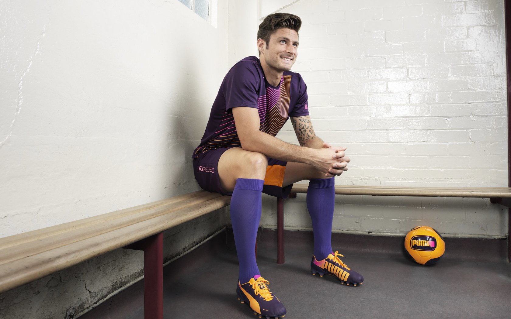 爱游戏娱乐-当英格兰三狮化作外星铁骑，梁靖崑，最后一个人类的中流砥柱