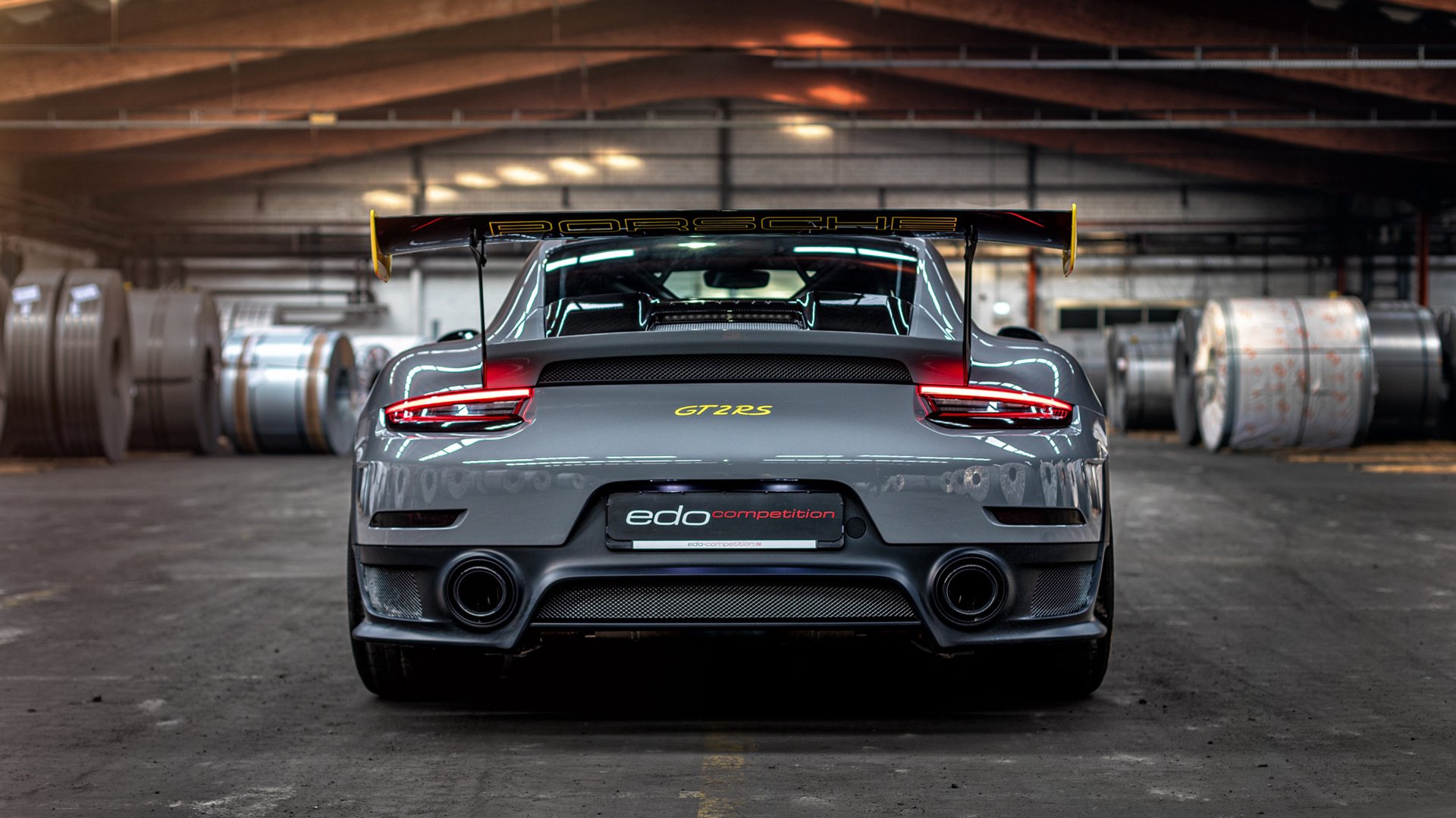 隔空对决,F1新赛季揭幕战之夜,奥亚尔萨瓦尔在另一个赛场定义巨星价值