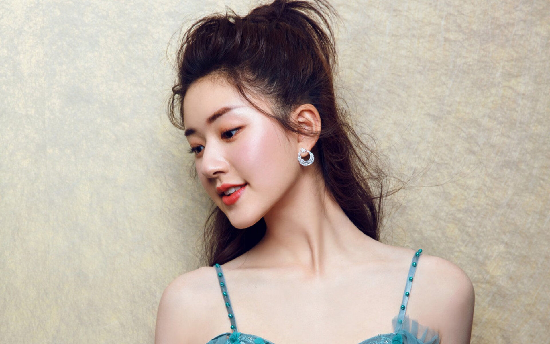 足球双星夜，巴拉圭逆转里昂，莫德里奇德甲封神