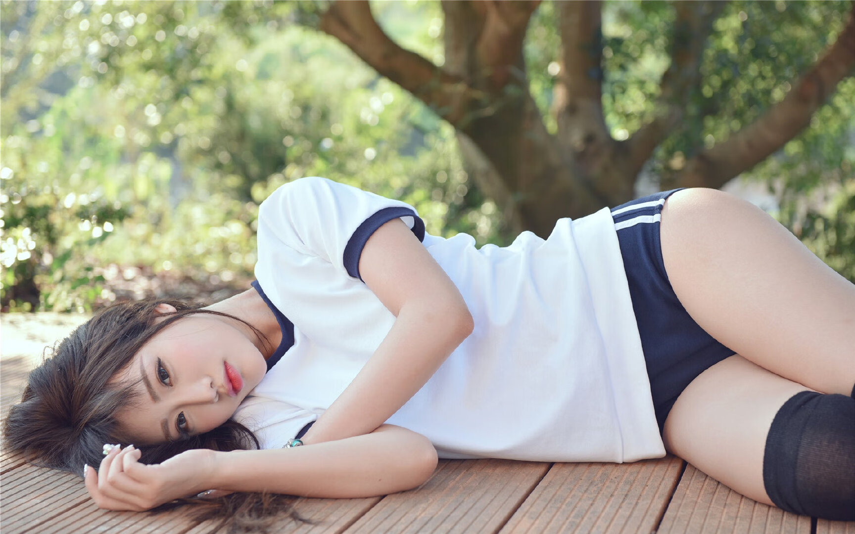 爱游戏入口-德甲争冠战之夜，当篮球巨星浓眉跨界成为足球胜负手